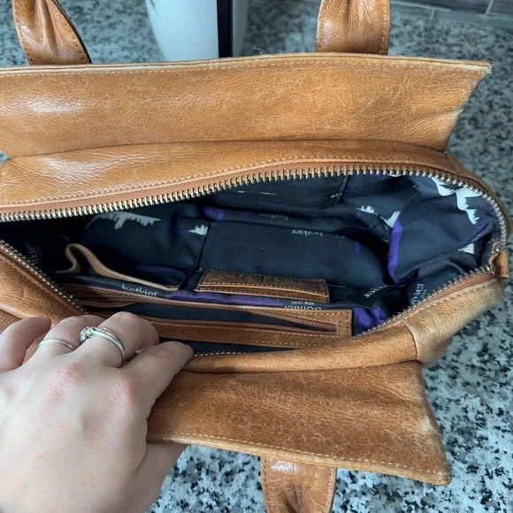 Botkier | Gorgeous Leather Shoulder Bag - Picture 7 of 14